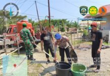 Polri, Tni Dan Bpbd Salurkan 1.200 Liter Air Bersih Untuk Warga Terdampak Kemarau Di Pasangkayu