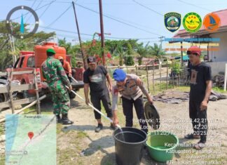 Polri, Tni Dan Bpbd Salurkan 1.200 Liter Air Bersih Untuk Warga Terdampak Kemarau Di Pasangkayu