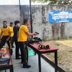 Asah Kemampuan dan Kedisiplinan, Kapolres Pasangkayu Pimpin Latihan Menembak
