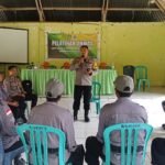 Bhabinkamtibmas Polsek Bambalamotu Latih Satlinmas Desa Kalola, Perkuat Sinergi Jaga Kamtibmas