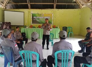Bhabinkamtibmas Polsek Bambalamotu Latih Satlinmas Desa Kalola, Perkuat Sinergi Jaga Kamtibmas