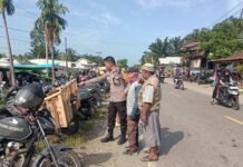 Bhabinkamtibmas Polsek Bambalamotu Kawal Aktivitas Pasar Randomayang, Pastikan Aman dan Lancar