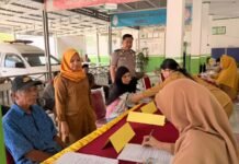Bhabinkamtibmas Polsek Pasangkayu Monitoring Cek Kesehatan Gratis, Sambut HUT Sulbar ke-22