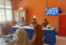 Bhabinkamtibmas Polsek Bambalamotu Hadiri Rapat Komite, Sekolah Tegaskan Penanganan Pelanggaran Tata Tertib Siswa