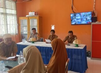 Bhabinkamtibmas Polsek Bambalamotu Hadiri Rapat Komite, Sekolah Tegaskan Penanganan Pelanggaran Tata Tertib Siswa