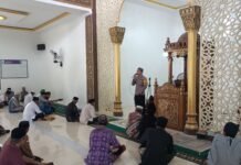 Bhabinkamtibmas Polsek Bambalamotu Ajak Jamaah Shalat Jumat Cegah Karhutla dan Jaga Kamtibmas