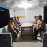 Bhabinkamtibmas Sambangi Pos Kamling, Perkuat Sinergi Warga Jaga Kamtibmas di Desa Motu