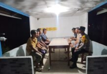 Bhabinkamtibmas Sambangi Pos Kamling, Perkuat Sinergi Warga Jaga Kamtibmas di Desa Motu