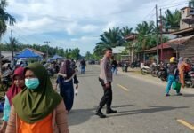 Pasar Tradisional Randomayang Aman, Bhabinkamtibmas Polsek Bambalamotu Hadir Berikan Rasa Nyaman kepada Warga