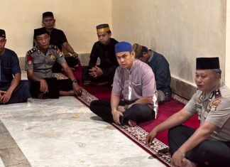 Perkuat Kedekatan dengan Masyarakat, Wakapolres Pasangkayu Pimpin Shalat Subuh Keliling