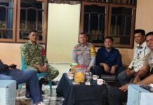 Hadir di Tengah Kebahagiaan Warga, Bhabinkamtibmas Amankan Resepsi Pernikahan di Tikke Raya