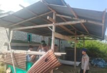 Polisi Menyapa dari Pesisir, Sat Polairud Pasangkayu Perkuat Silaturahmi dengan Nelayan