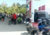 Bhabinkamtibmas Pantau Aktivitas Warga di SPBU Nunu, Cegah Antrean Semrawut dan Kemacetan
