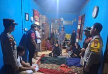 Personel Polairud Polres Pasangkayu Datangi TKP Penemuan Korban Meninggal Dunia di Pantai Batu Oge