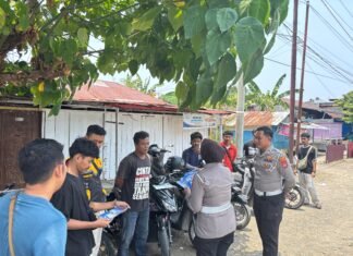 Sat Lantas Polres Pasangkayu Edukasi Ojol dan Kurir, Dorong Keselamatan Berlalu Lintas di Jalan Raya