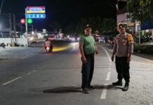 Jaga Kamtibmas, Bhabinkamtibmas Polsek Pasangkayu Amankan Pasar Malam di Desa Tikke