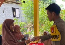 Bhabinkamtibmas Desa Batumatoru Dampingi Posyandu, Sampaikan Imbauan Kamtibmas