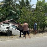Bhabinkamtibmas Polsek Bambalamotu Sigap Atur Lalu Lintas dan Mediasi Kecelakaan.