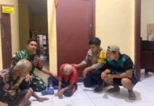 Sigap dan Humanis, Bhabinkamtibmas Polsek Bambalamotu Bantu Lansia Tersesat Kembali ke Keluarga