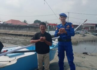 Sat Polairud Polres Pasangkayu Ajak Nelayan Jaga Kamtibmas dan Kebersihan Laut