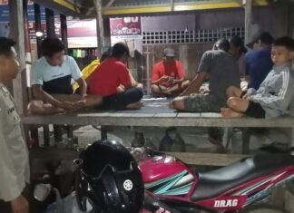Bhabinkamtibmas Polsek Sarudu Sambangi Pos Kamling dan Ajak Warga Perkuat Keamanan Lingkungan,