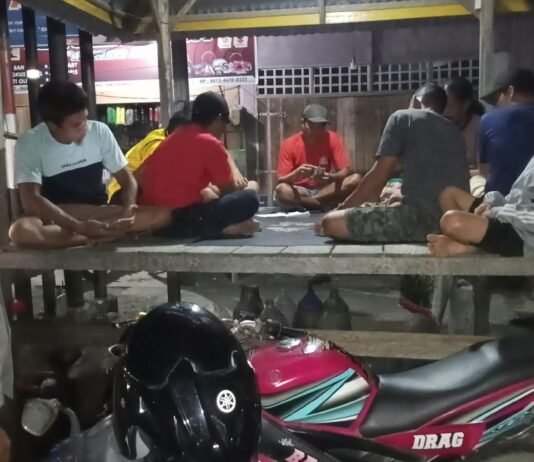 Bhabinkamtibmas Polsek Sarudu Sambangi Pos Kamling dan Ajak Warga Perkuat Keamanan Lingkungan,
