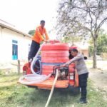 Peduli Warga di Musim Kemarau, Bhabinkamtibmas Bersama Lintas Sektor Salurkan Air Bersih di Dusun Sulu