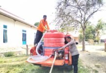 Peduli Warga di Musim Kemarau, Bhabinkamtibmas Bersama Lintas Sektor Salurkan Air Bersih di Dusun Sulu