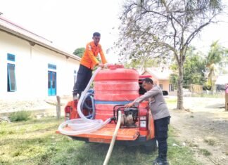 Peduli Warga di Musim Kemarau, Bhabinkamtibmas Bersama Lintas Sektor Salurkan Air Bersih di Dusun Sulu