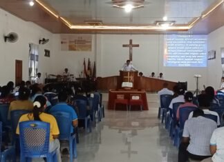 Polsek Bambalamotu Hadir Berikan Rasa Aman, Ibadah Minggu di Gereja Bala Keselamatan Kalola Berlangsung Kondusif