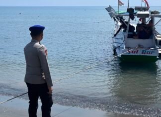 Jaga Laut Tetap Bersih, Sat Polairud Polres Pasangkayu Ajak Nelayan Tidak Buang Sampah ke Laut