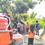 Peduli Warga di Musim Kemarau, Bhabinkamtibmas Bersama Basarnas dan BPBD Salurkan Air Bersih di Dusun Taranja