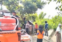 Peduli Warga di Musim Kemarau, Bhabinkamtibmas Bersama Basarnas dan BPBD Salurkan Air Bersih di Dusun Taranja