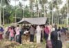 Wujud Kepedulian, Bhabinkamtibmas Polsek Bambalamotu Melayat ke Rumah Duka dan Kawal Pemakaman Warga
