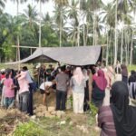 Wujud Kepedulian, Bhabinkamtibmas Polsek Bambalamotu Melayat ke Rumah Duka dan Kawal Pemakaman Warga