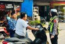 Unit Kamsel Sat Lantas Polres Pasangkayu Edukasi Pengendara, Tingkatkan Kesadaran Tertib Berlalu Lintas