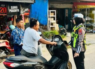 Unit Kamsel Sat Lantas Polres Pasangkayu Edukasi Pengendara, Tingkatkan Kesadaran Tertib Berlalu Lintas