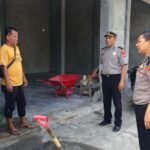 Dekat dengan Masyarakat, Sat Binmas Polres Pasangkayu Gelar Binluh dan Bagikan Sarana Kontak di Bambalamotu