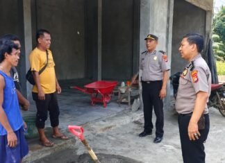 Dekat dengan Masyarakat, Sat Binmas Polres Pasangkayu Gelar Binluh dan Bagikan Sarana Kontak di Bambalamotu