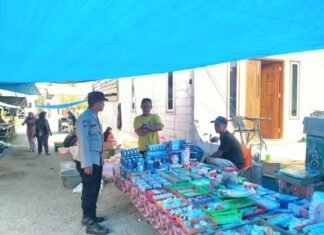 Bhabinkamtibmas Polsek Sarudu Sambangi Pedagang dan Pengunjung Pasar Tirtabuana