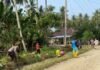 Bhabinkamtibmas Polsek Bambalamotu Bersama Warga Gotong Royong, Bersihkan Lingkungan Desa Kalola
