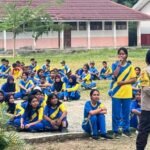 Polisi Masuk Sekolah, Bhabinkamtibmas Polsek Baras Edukasi Pelajar tentang Bullying, Hoaks, dan Bahaya Narkoba