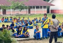 Polisi Masuk Sekolah, Bhabinkamtibmas Polsek Baras Edukasi Pelajar tentang Bullying, Hoaks, dan Bahaya Narkoba