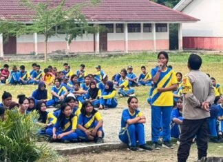 Polisi Masuk Sekolah, Bhabinkamtibmas Polsek Baras Edukasi Pelajar tentang Bullying, Hoaks, dan Bahaya Narkoba