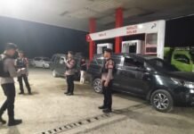 Di Tengah Antrean Panjang BBM, Sat Samapta Polres Pasangkayu Hadir Berikan Rasa Aman dan Nyaman bagi Masyarakat