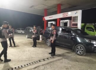 Di Tengah Antrean Panjang BBM, Sat Samapta Polres Pasangkayu Hadir Berikan Rasa Aman dan Nyaman bagi Masyarakat