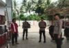 Stok BBM Menipis, Polsek Pasangkayu Koordinasi dengan Pengawas SPBU Ako untuk Antisipasi Antrean Panjang