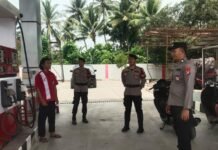 Stok BBM Menipis, Polsek Pasangkayu Koordinasi dengan Pengawas SPBU Ako untuk Antisipasi Antrean Panjang