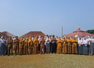 Kapolsek dan Waka Polsek Sarudu Jadi Pembina Upacara di Sekolah, Sampaikan Pesan Tegas tentang Disiplin dan Kenakalan Remaja