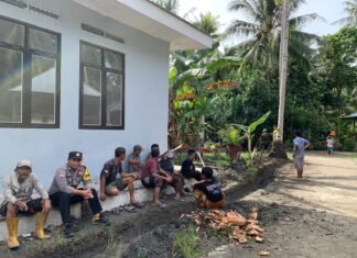 Dekat dengan Warga, Bhabinkamtibmas Hadir Jalin Silaturahmi dan Bangun Rasa Aman di Desa Kalukunangka
